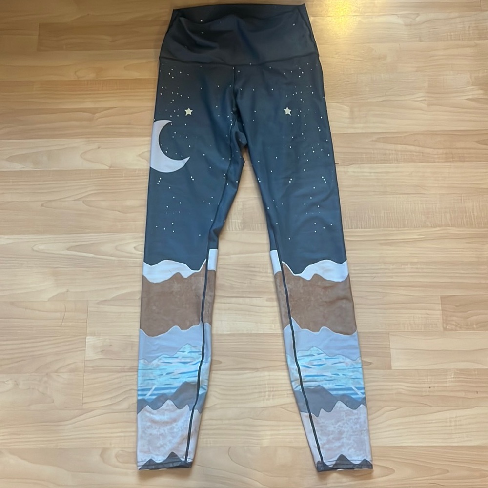 Colorado Threads  recycled leggings size small